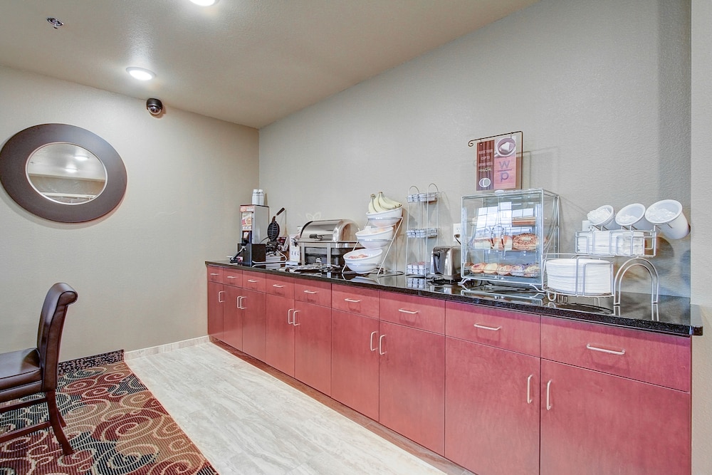 Cobblestone Hotel & Suites Pulaski Green Bay - photo 38