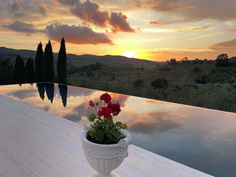 Soleevino B&B Exclusively for Adults — 4-Star Luxury Hotel in Greve In Chianti, Italy