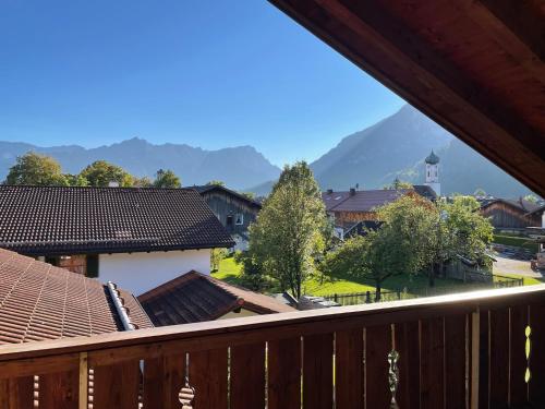 Dachgeschosswohnung mit traumhaftem Zugspitzblick bei Garmisch — 4-Star Luxury Hotel in Farchant, Germany