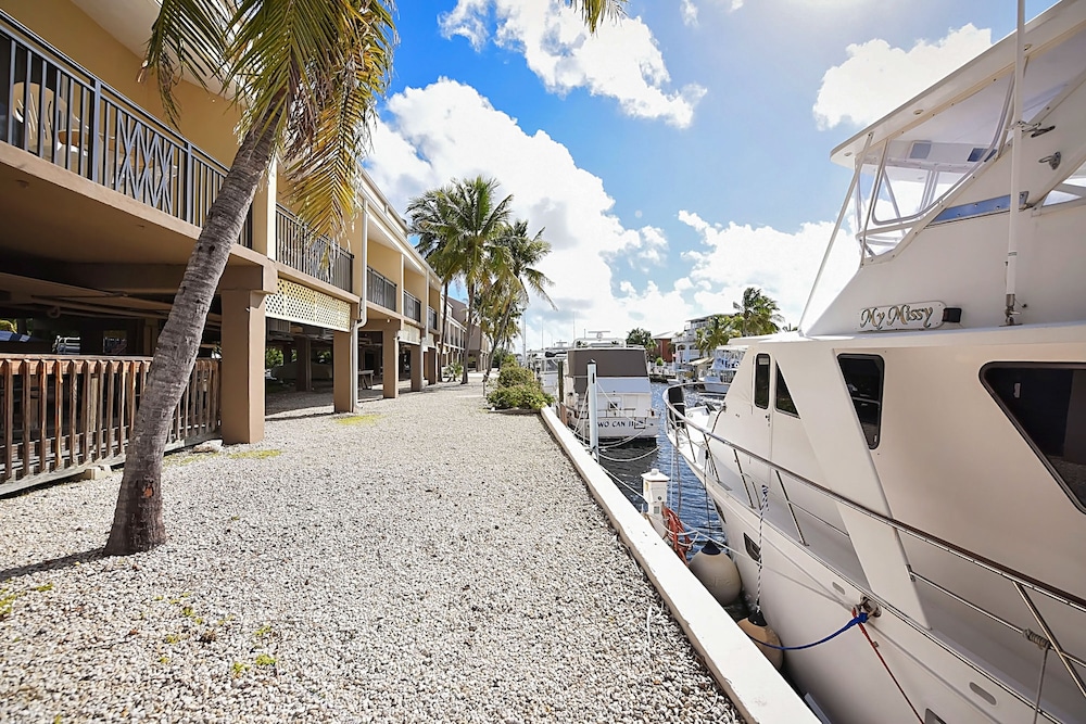 Waterside Suites & Marina - photo 39