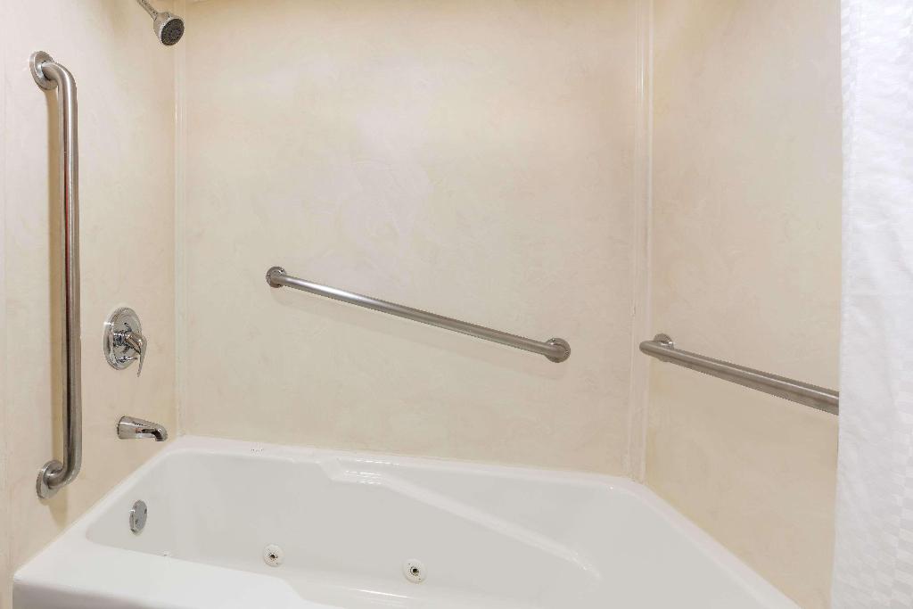Travelodge Inn & Suites by Wyndham Norman - featured photo