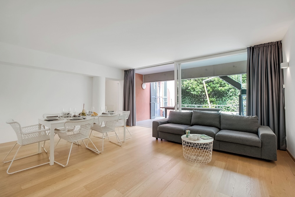 Deluxe Flat Lugano — 4-Star Luxury Hotel in Lugano, Switzerland