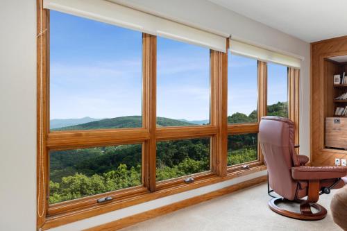 Cliffs 27 with Wintergreen Advantage — hotel in Roseland