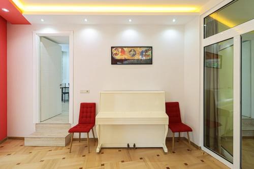 Unique 3 Apt Combo for 6 Guests by Wehost