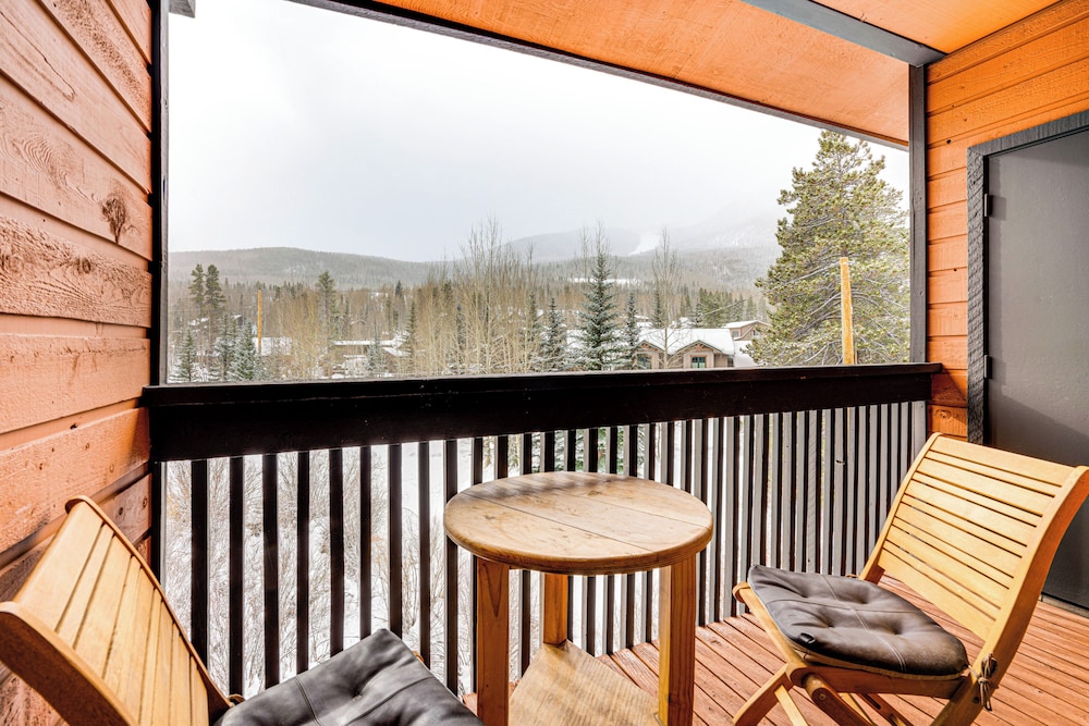 Ski and Relax Fireside Frisco Gem with Resort Perks in Frisco, United States