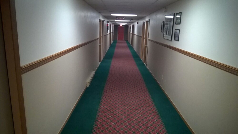 The Travelers Inn - photo 12