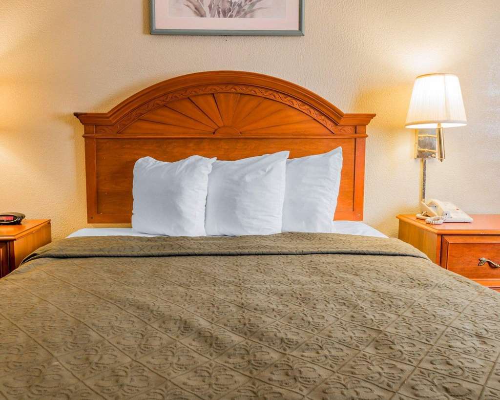 Quality Inn Grand Rapids North - photo 17
