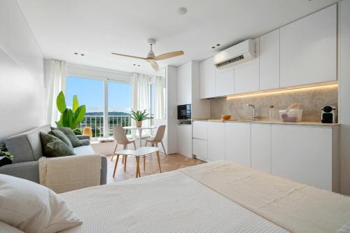Hauzify I Loft Ancora — 4-Star Luxury Hotel in La Pineda, Spain