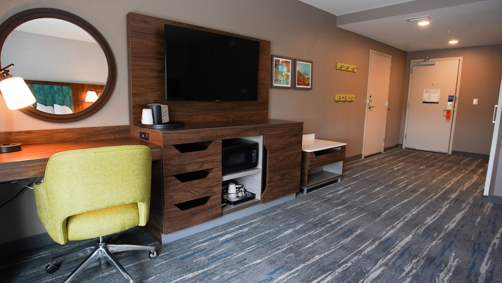 Hampton Inn & Suites St. Clairsville - photo 19