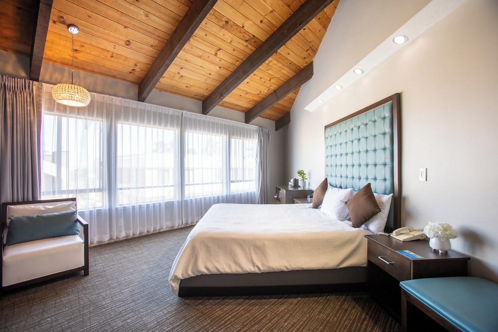 Munras Inn - photo 22