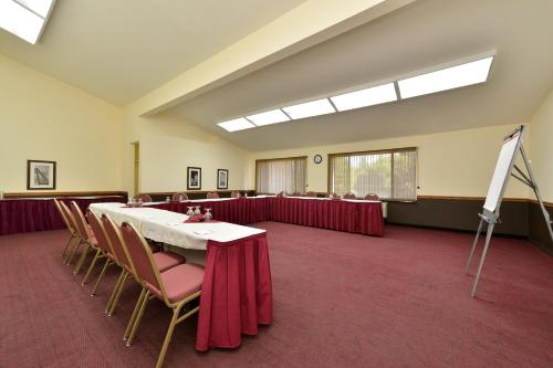 Hawthorn Suites by Wyndham Sacramento - photo 43