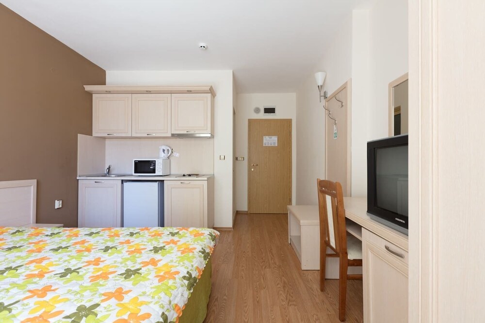 Cosy Studio with Kitchen & Balcony in Nesebar, Bulgaria