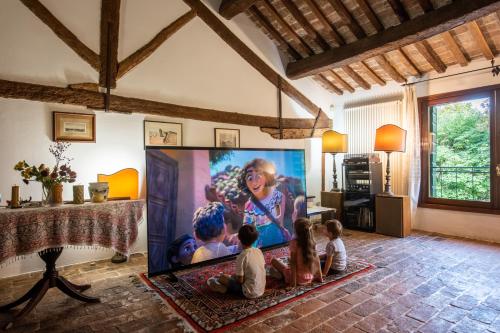 Old Well Country Mansion 3200squarefeet — 4-Star Luxury Hotel in San Pietro Viminario, Italy