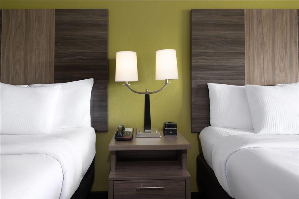 La Quinta Inn & Suites by Wyndham Atlanta Stockbridge - photo 26