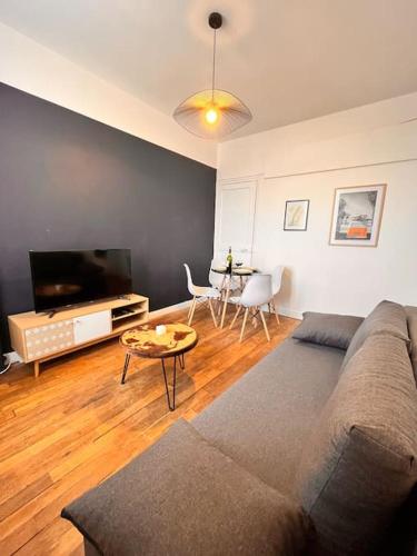 Cosy appartment close to train station Paris and CDG airport — hotel in Aulnay-Sous-Bois