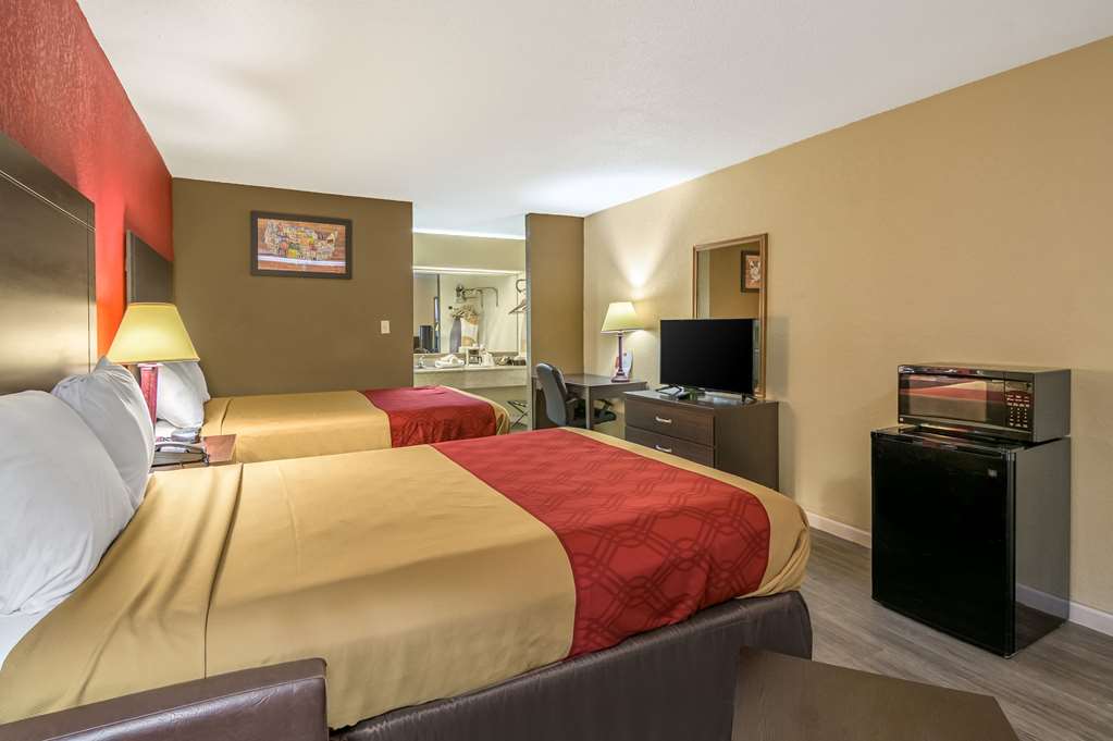 Econo Lodge Andalusia - photo 19