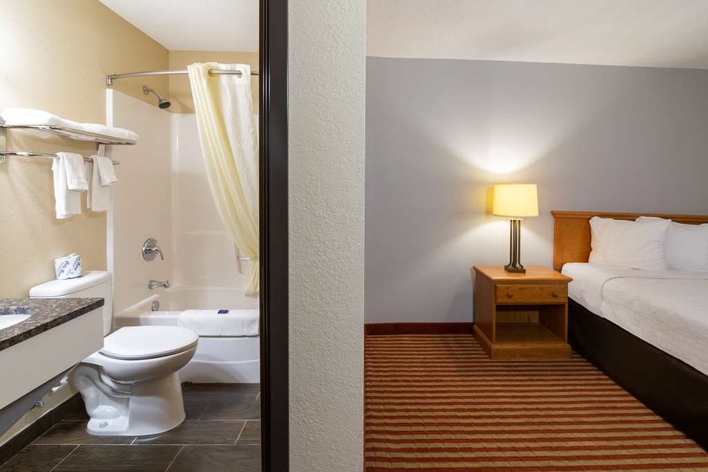 Americas Best Value Inn Fargo - photo 18