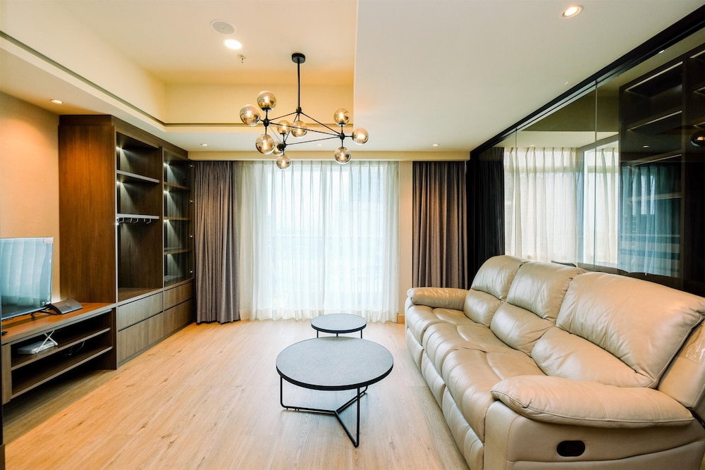 Nice and Elegant 1BR at The Kensington Royal Suites Apartment By Travelio — 4-Star Luxury Hotel in Jakarta, Indonesia