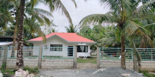 The Red Roof — hotel in Batuan
