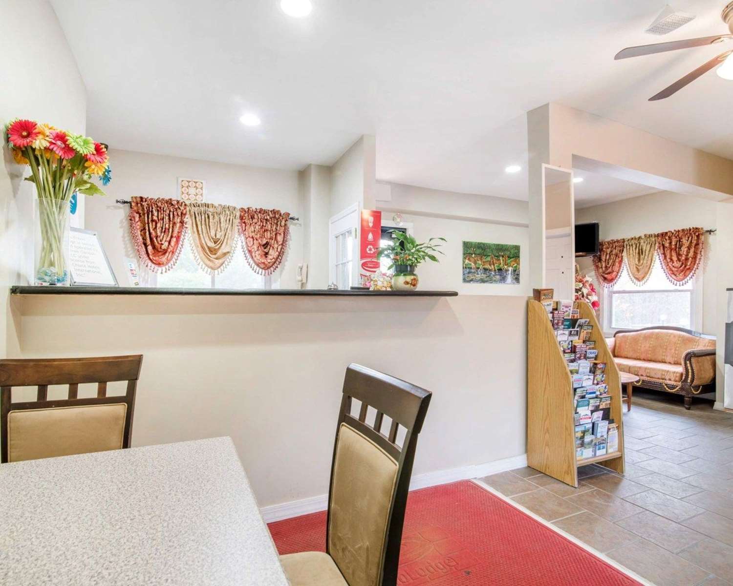 Econo Lodge New Paltz - photo 12