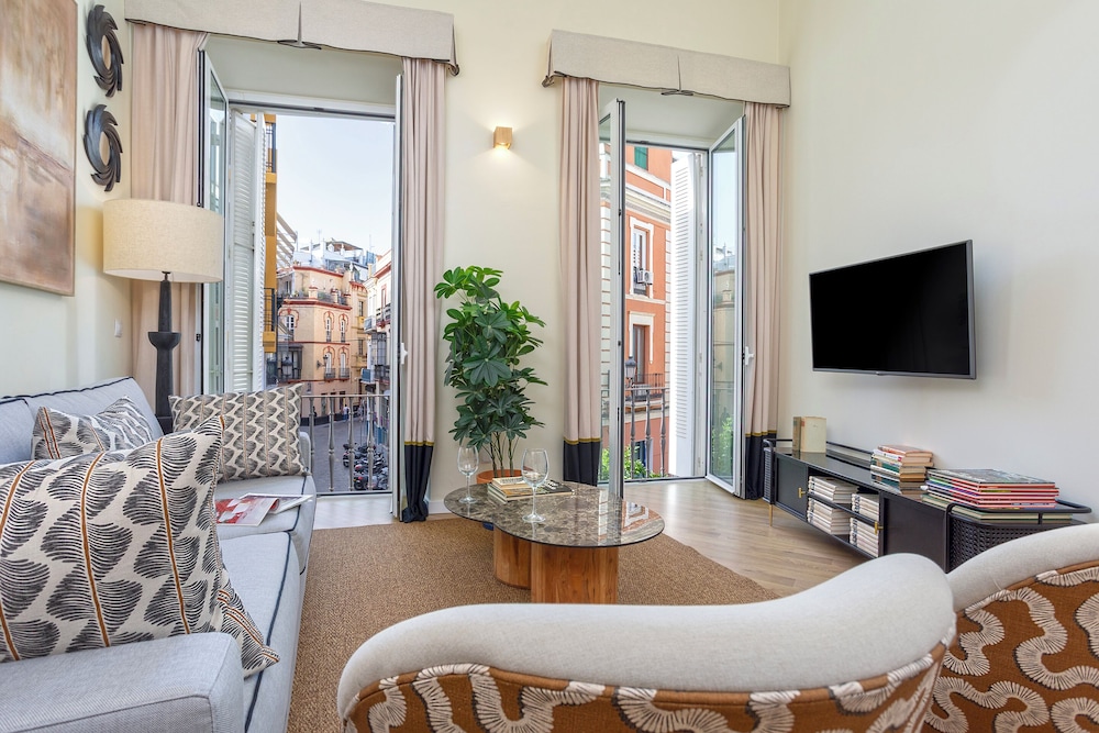 Genteel Home Zaragoza II — 4-Star Luxury Hotel in Sevilla, Spain