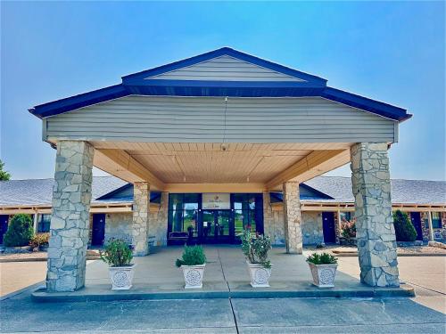 Owensville Motor Inn - photo 13
