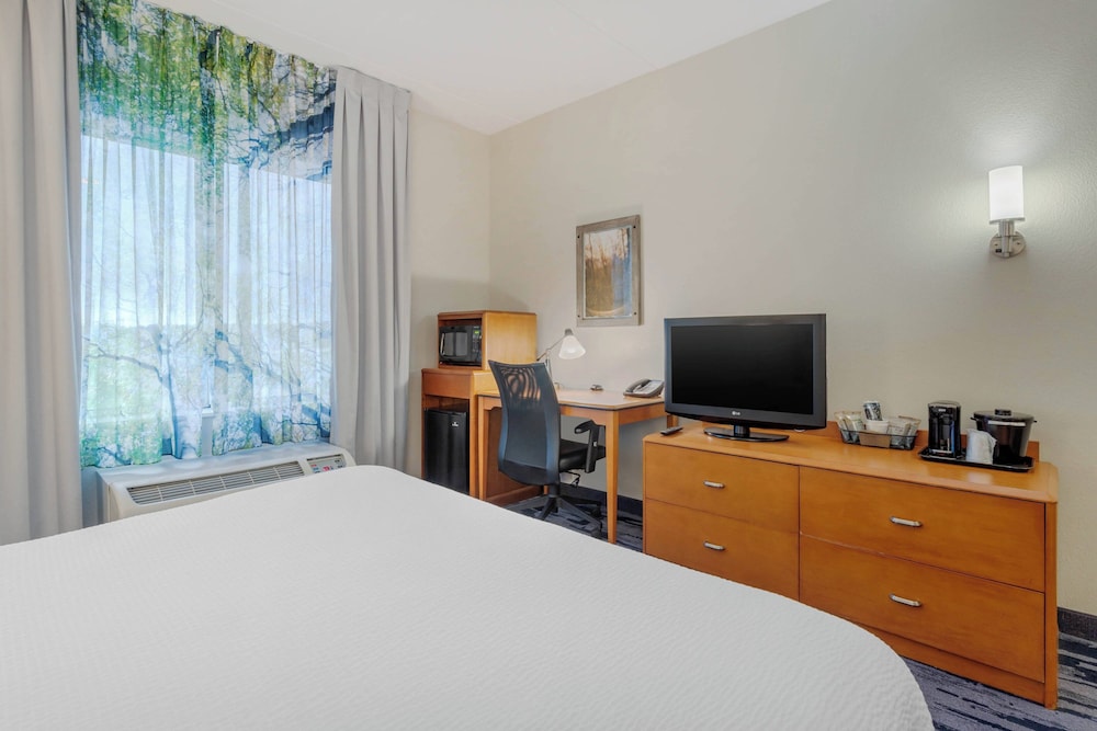 Fairfield Inn & Suites by Marriott Houston Conroe Woodlands - photo 11