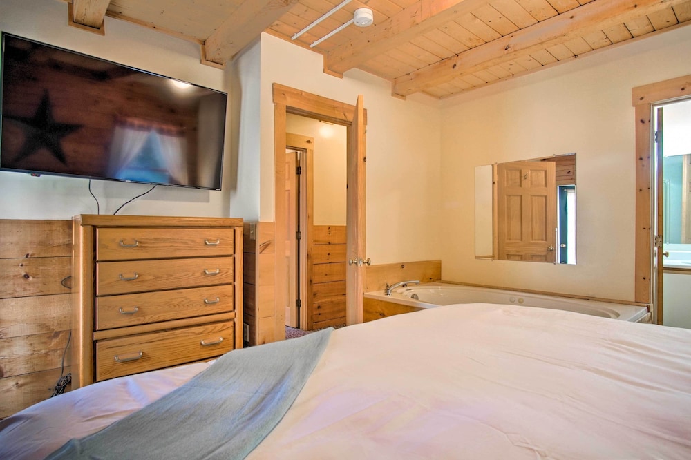 Rustic Rothbury Cabin with Resort Amenity Access - featured photo