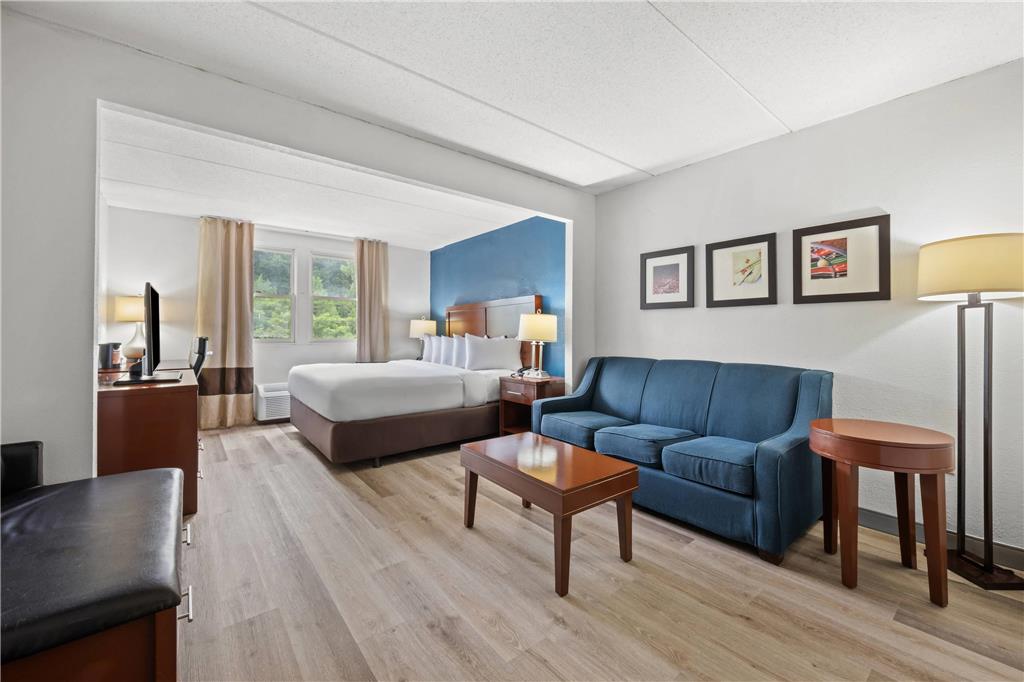 Comfort Suites Near Casinos Norwich Uncasville CT - featured photo