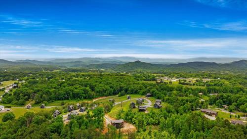 Smoky Oasis Hot Tub Luxury Sauna Fire Pit Arcade Games Free Pets — 4-Star Luxury Hotel in Sevierville, United States