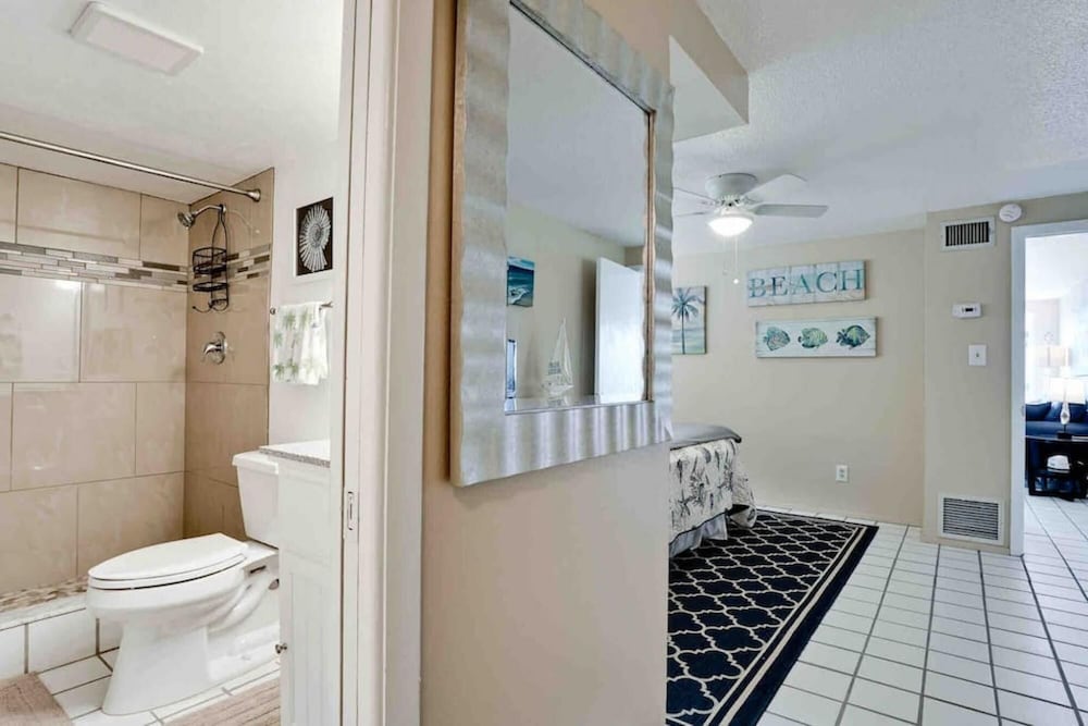 Gorgeous Waterfront Mermaid's Retreat Wows - photo 17