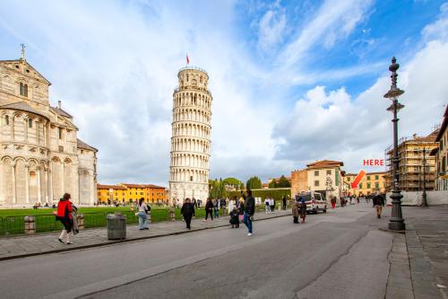 Luxury House at the Tower — 4-Star Luxury Hotel in Pisa, Italy