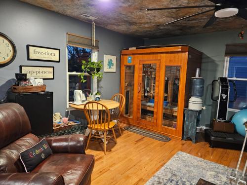 Indys Hidden Gem - carbon neutral hotel in Indianapolis