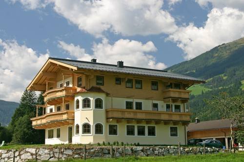 Bio Bauernhof Obertrattenbachhof in Neukirchen Am Grossvenediger, Austria