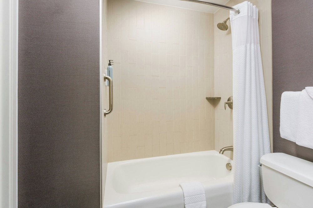 Courtyard by Marriott Los Angeles Woodland Hills - photo 18