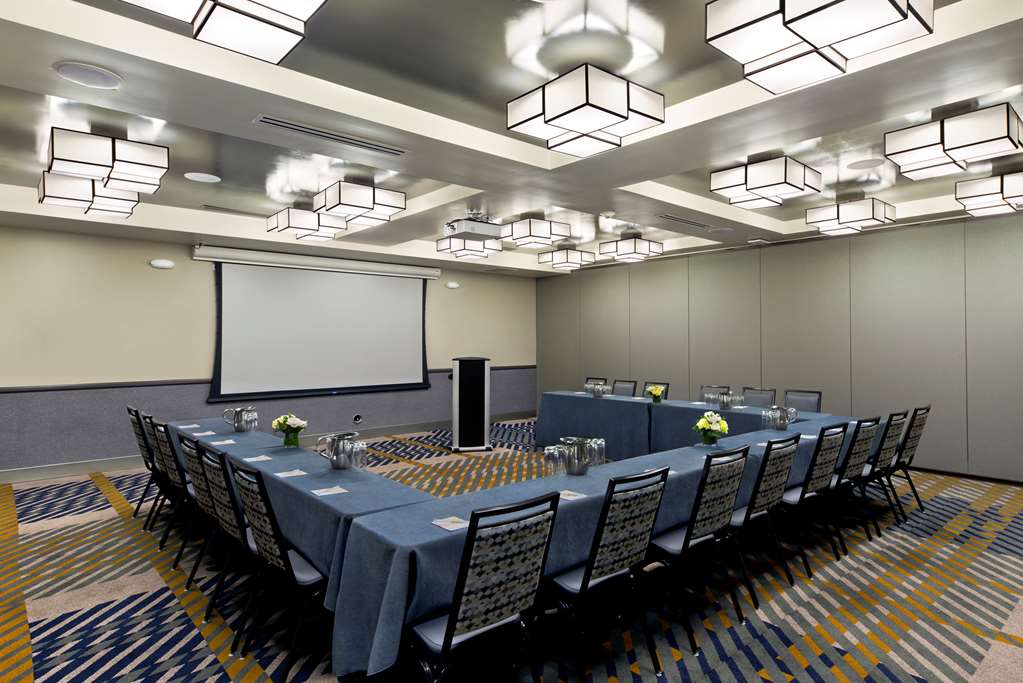 Oxford Suites Paso Robles - photo 17