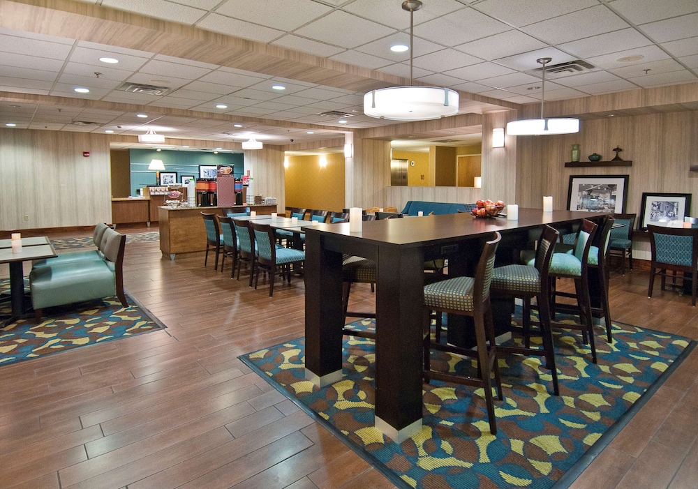 Hampton Inn Canton - photo 4