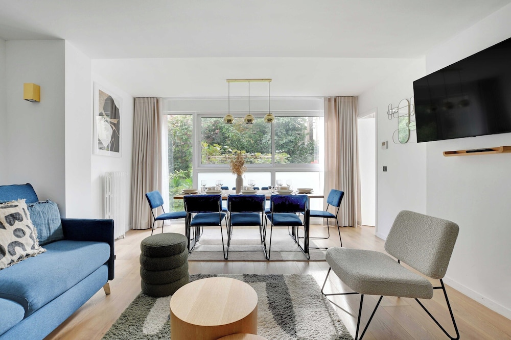 Incroyable Appartement 3br 8p Pl de la Nation — 4-Star Luxury Hotel in Paris, France