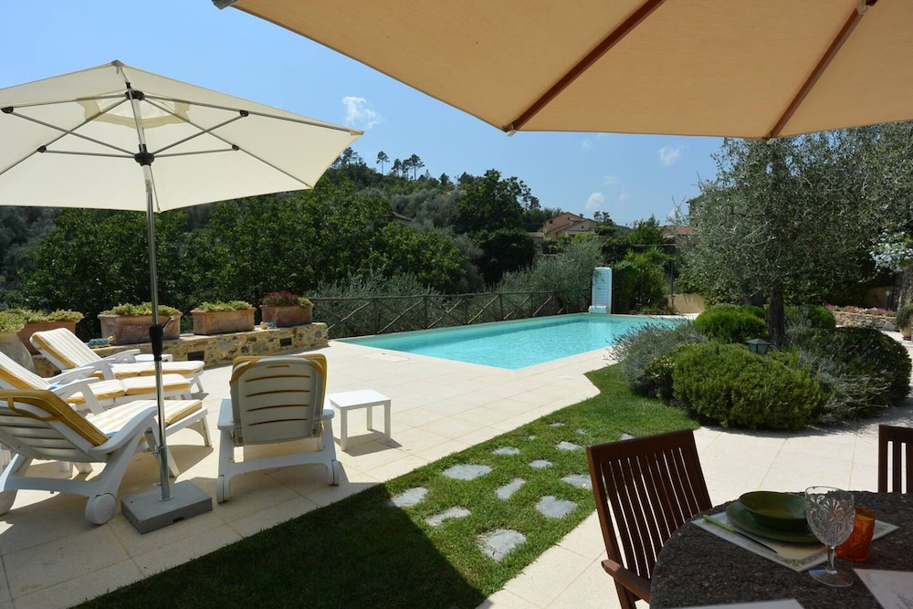 The Grapefruit House Villa con Piscina — 4-Star Luxury Hotel in Garlenda, Italy