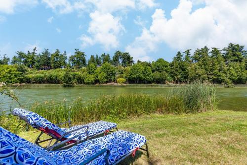 Totally Beachin Getaway by AvantStay Waterfront - photo 35