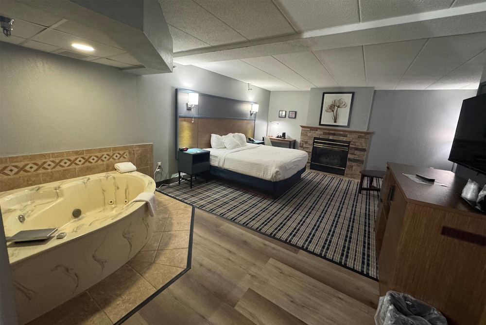 AmericInn by Wyndham Albert Lea - photo 19