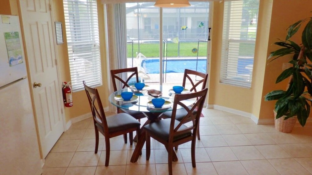 Stunning 6 Bedroom 4 Bath Pool Home in the Windsor Hills Resort - photo 11