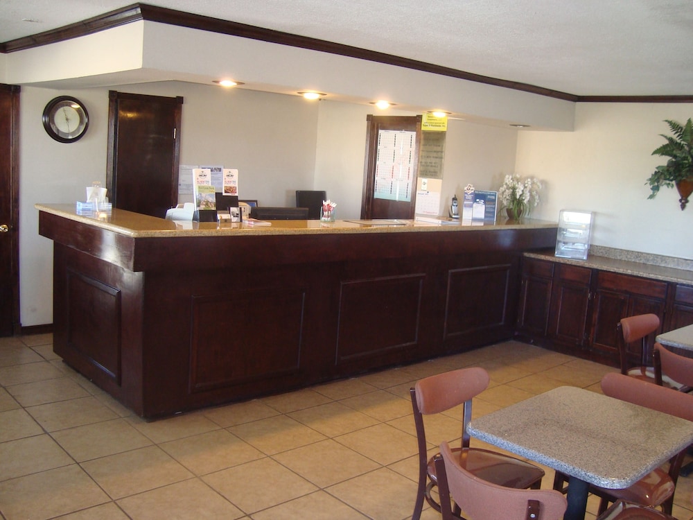 Navasota Inn - photo 2