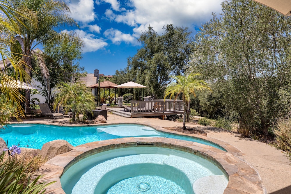 Burgundy by Avantstay Basketball Court Pool Hot Tub Outdoor Kitchen City Escape in Temecula, United States