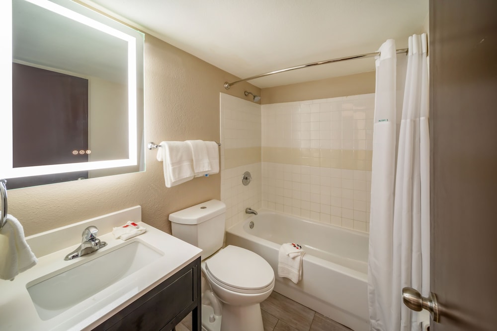 Super 8 by Wyndham Laredo - photo 22