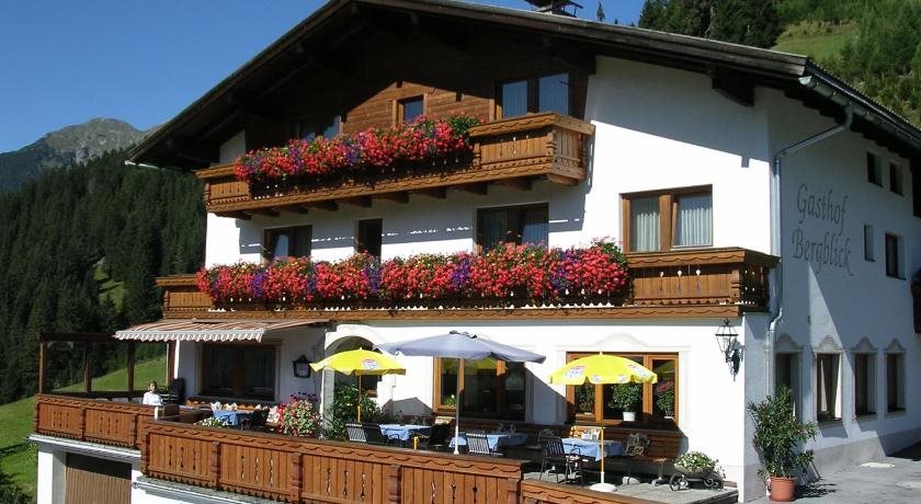 Gasthof Bergblick - carbon neutral hotel in Berwang