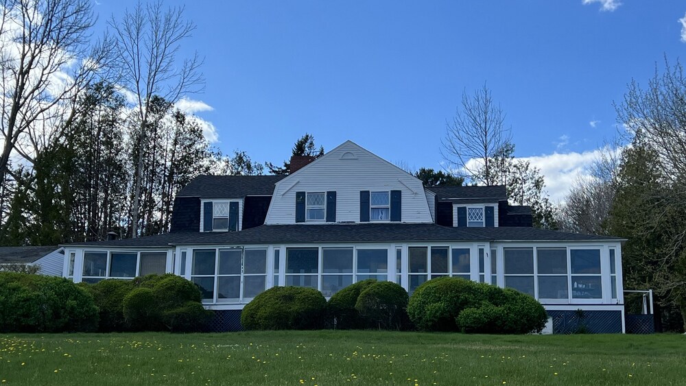 The High Tide Inn in Camden, United States
