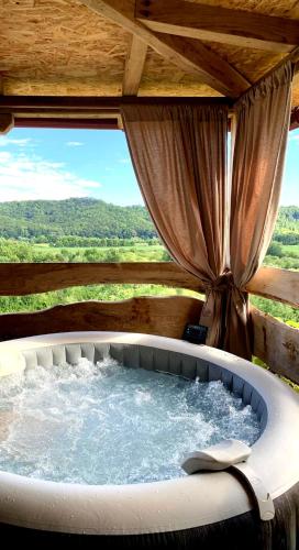 Holiday home with hot tube near the river — 4-Star Luxury Hotel in Pokupsko, Croatia