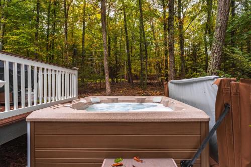 Hot Tub Secluded Fire Pit Hammock — Stroudsburg