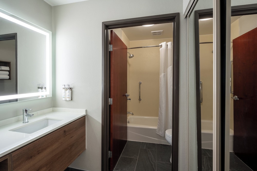 Staybridge Suites West Des Moines by IHG - photo 17